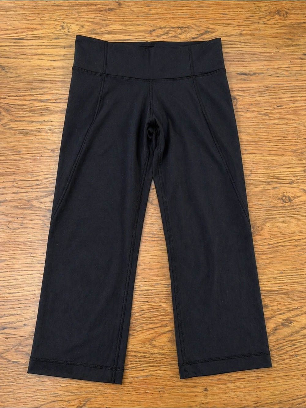Lululemon Black Crop Leggings ✨
Size 6 - Picture 2 of 3
